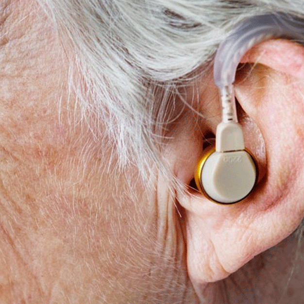 چگونه بفهمیم به سمعک نیاز داریم؟