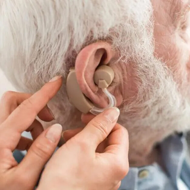 بهترین مدل‌های سمعک زیمنس برای سالمندان