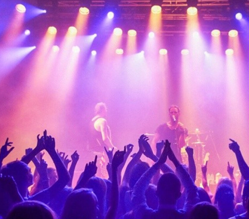 علت احساس سنگینی یا کیپی گوش بعد از کنسرت یا جشن‌ها