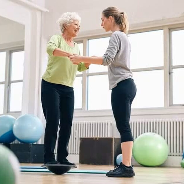 چند جلسه توانبخشی برای بهبود تعادل لازم است؟